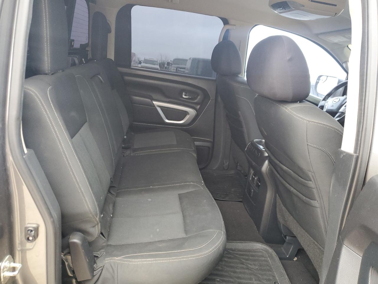 2017 Nissan Titan - Image 10