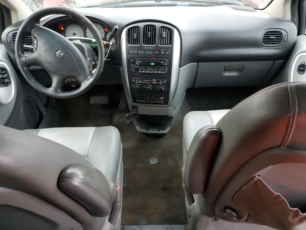 2006 Dodge Caravan - Image 8