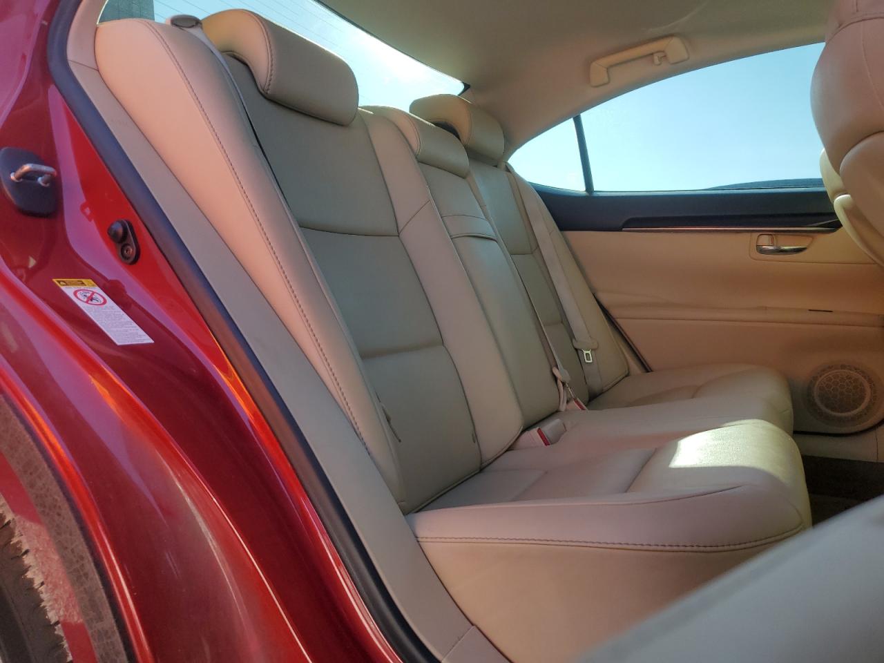 2013 Lexus ES - Image 10