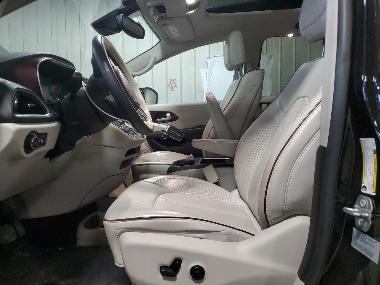 2017 Chrysler Pacifica - Image 7