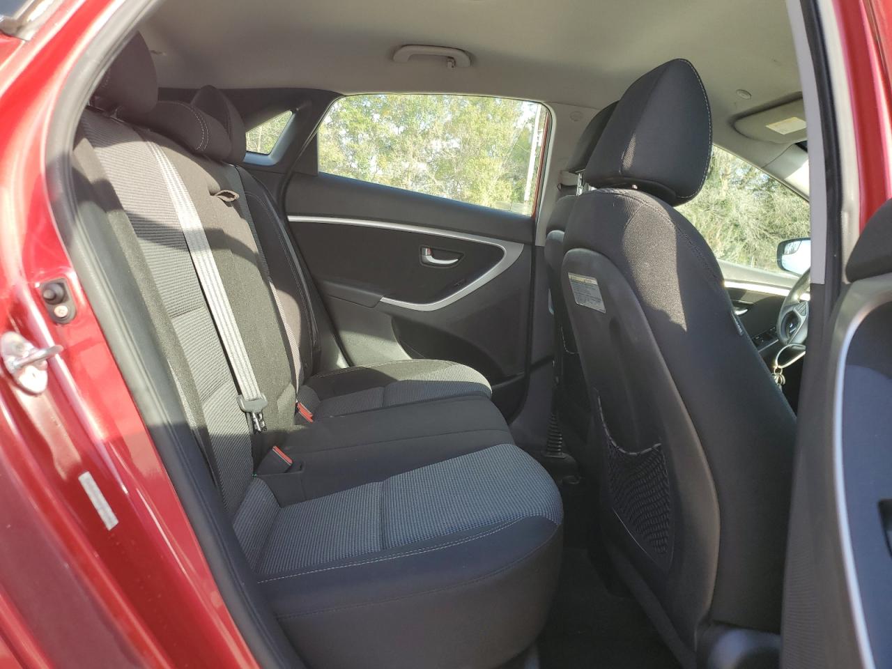 2015 Hyundai Elantra - Image 10