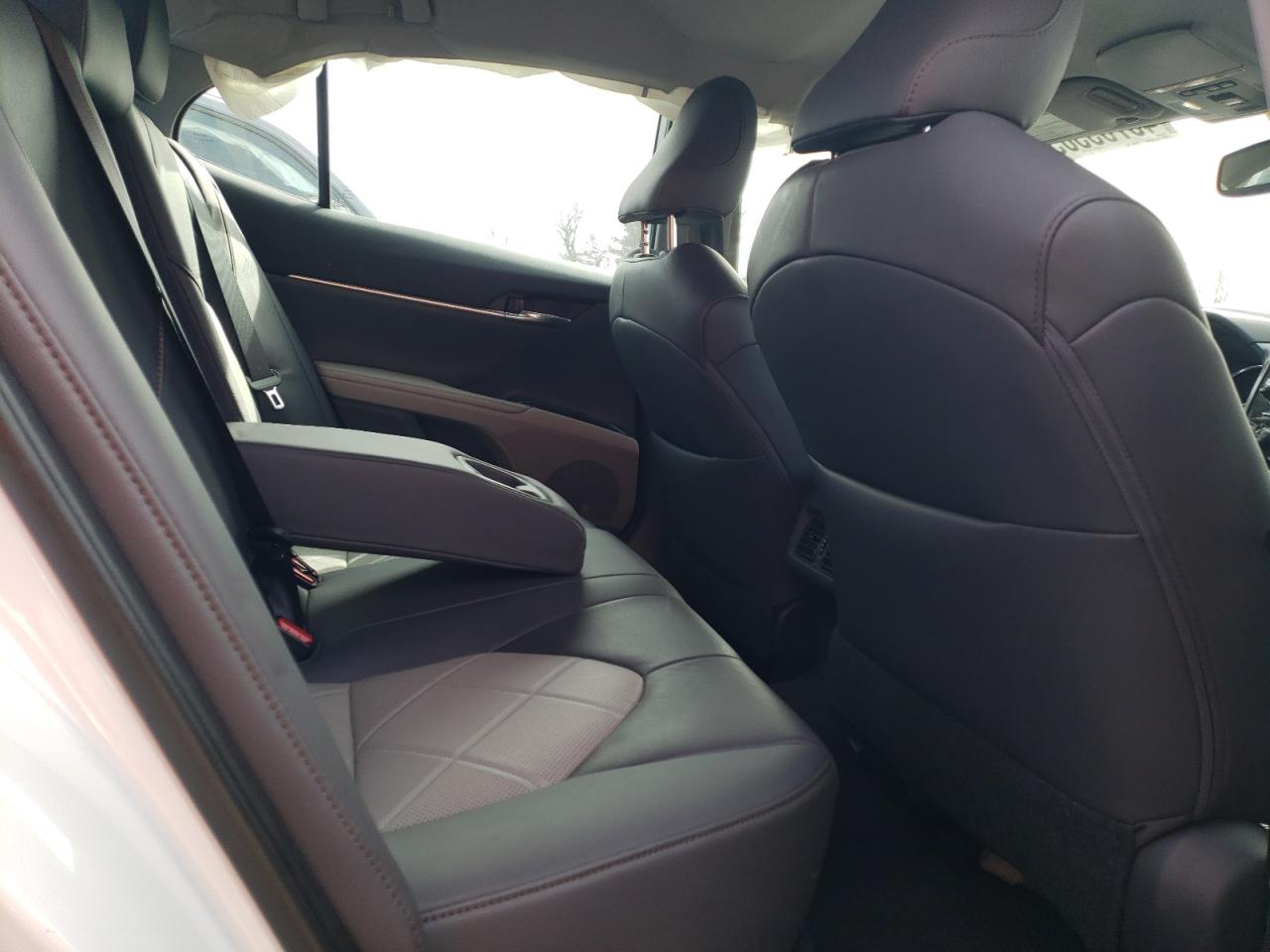 2019 Toyota Camry - Image 10