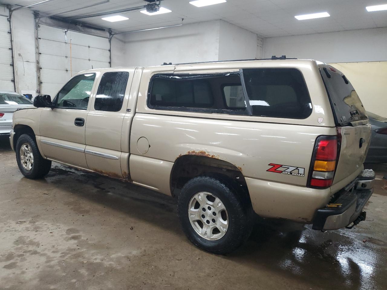 2005 GMC Sierra - Image 2