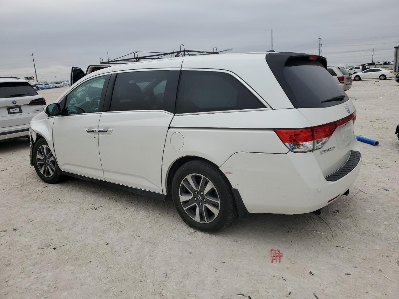 2016 Honda Odyssey - Image 2
