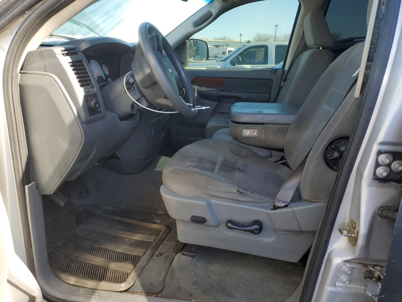 2006 Dodge RAM - Image 7