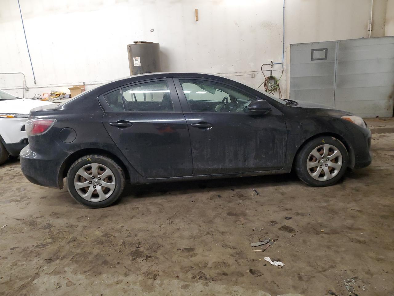 2013 Mazda 3 - Image 3