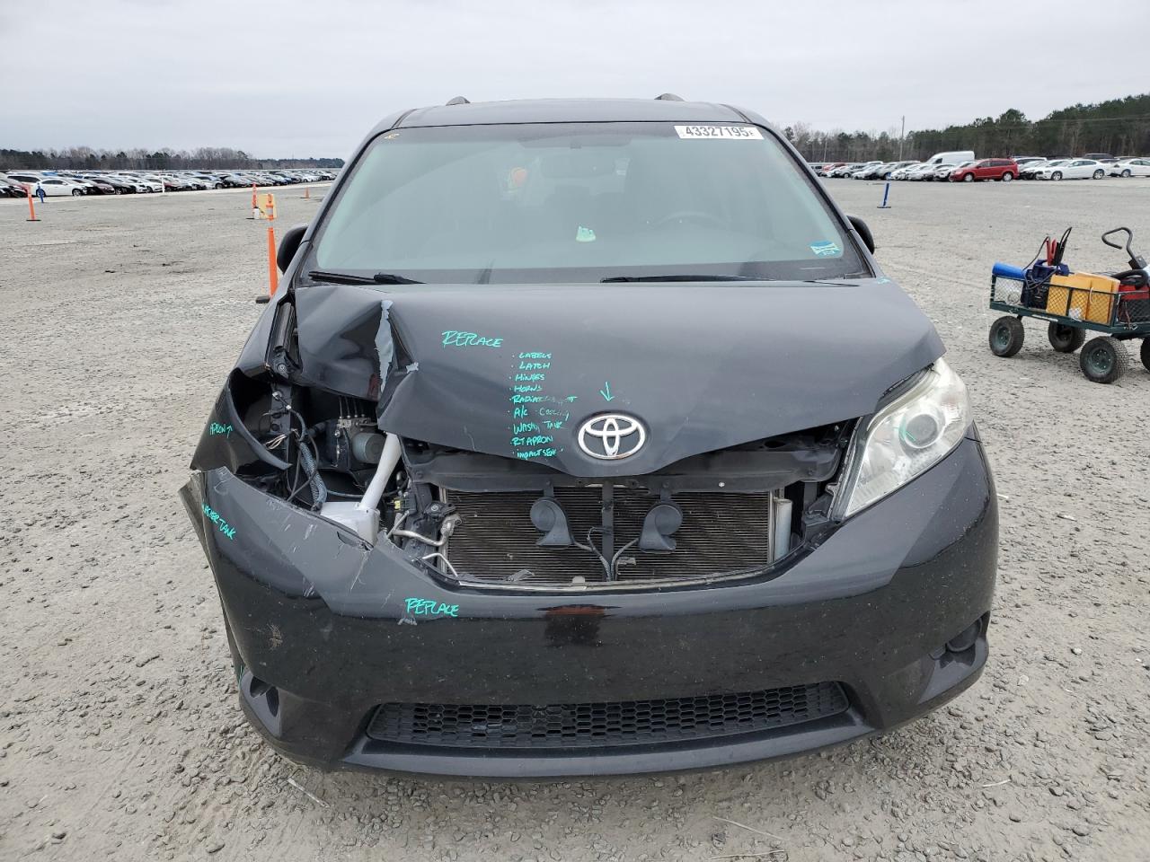 2015 Toyota Sienna - Image 5