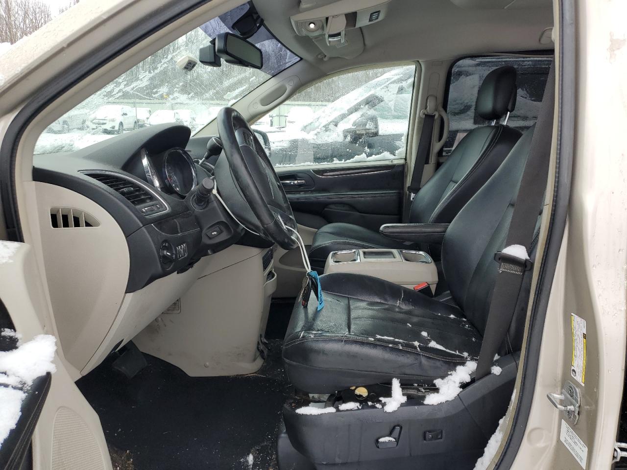 2012 Chrysler Town & Country - Image 7