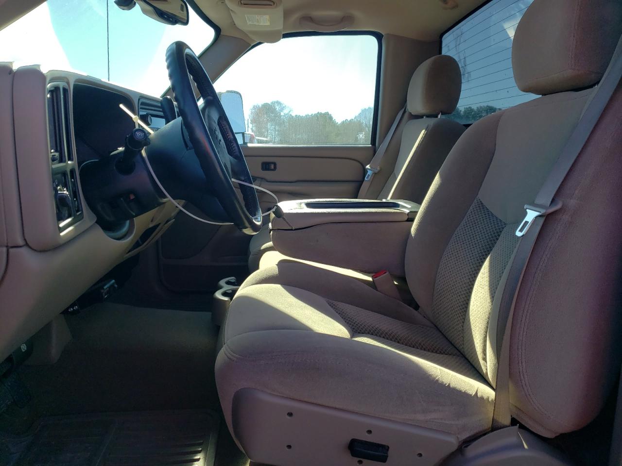 2004 Chevrolet Silverado - Image 7