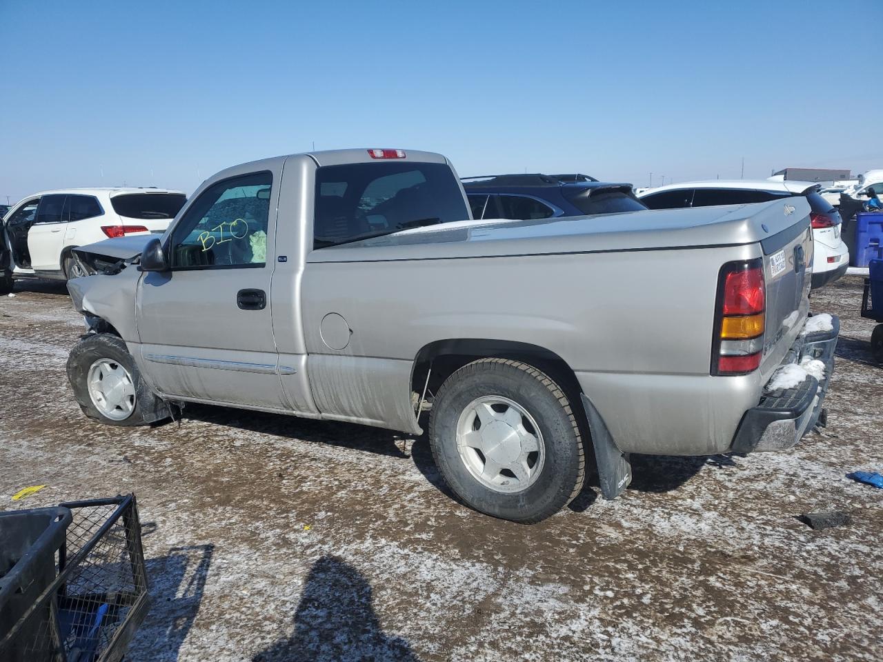 2004 GMC Sierra - Image 2