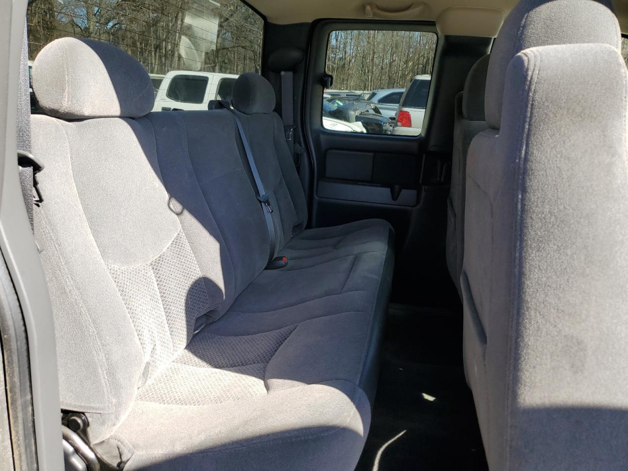 2006 Chevrolet Silverado - Image 10