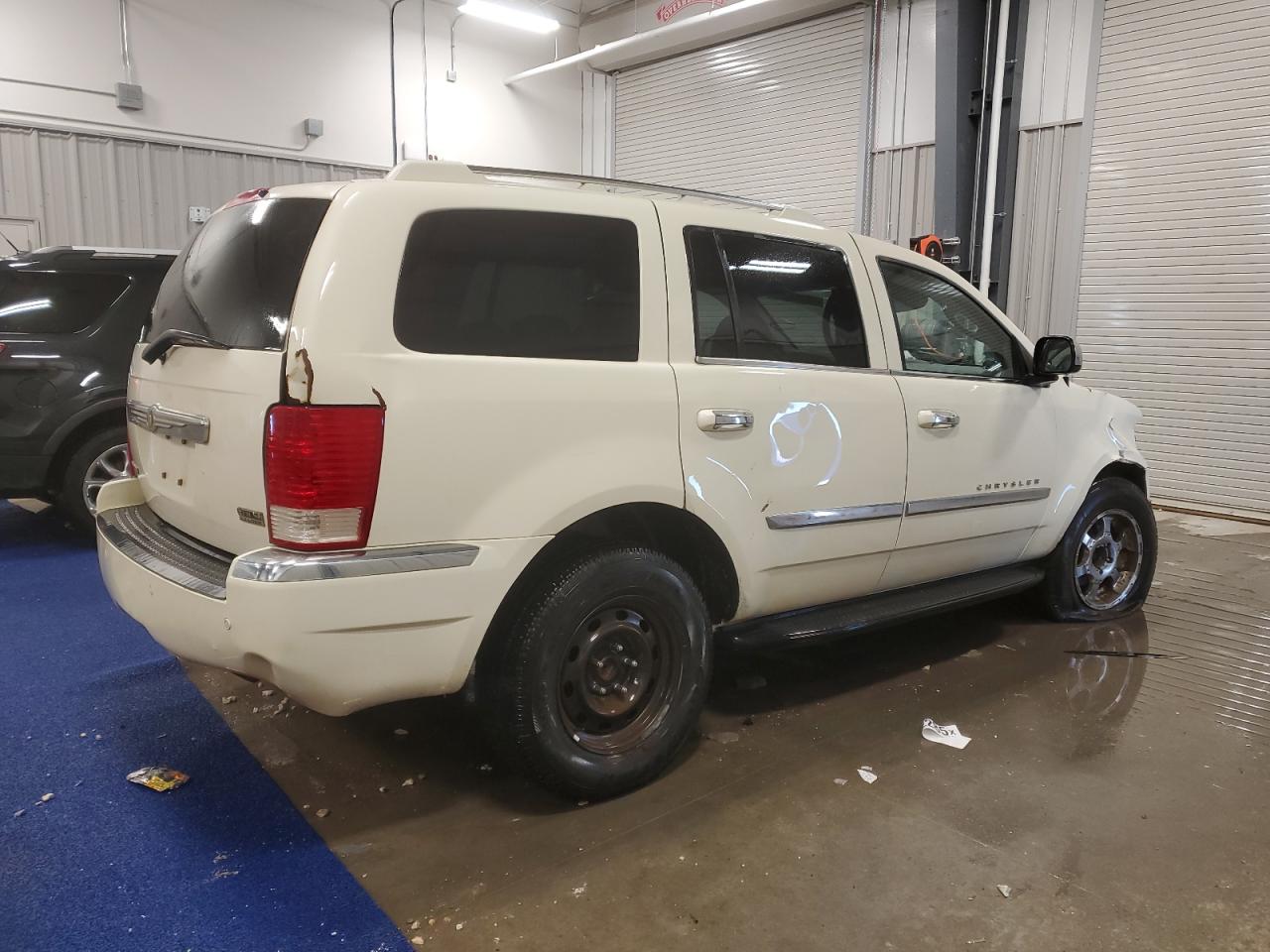2007 Chrysler Aspen - Image 3