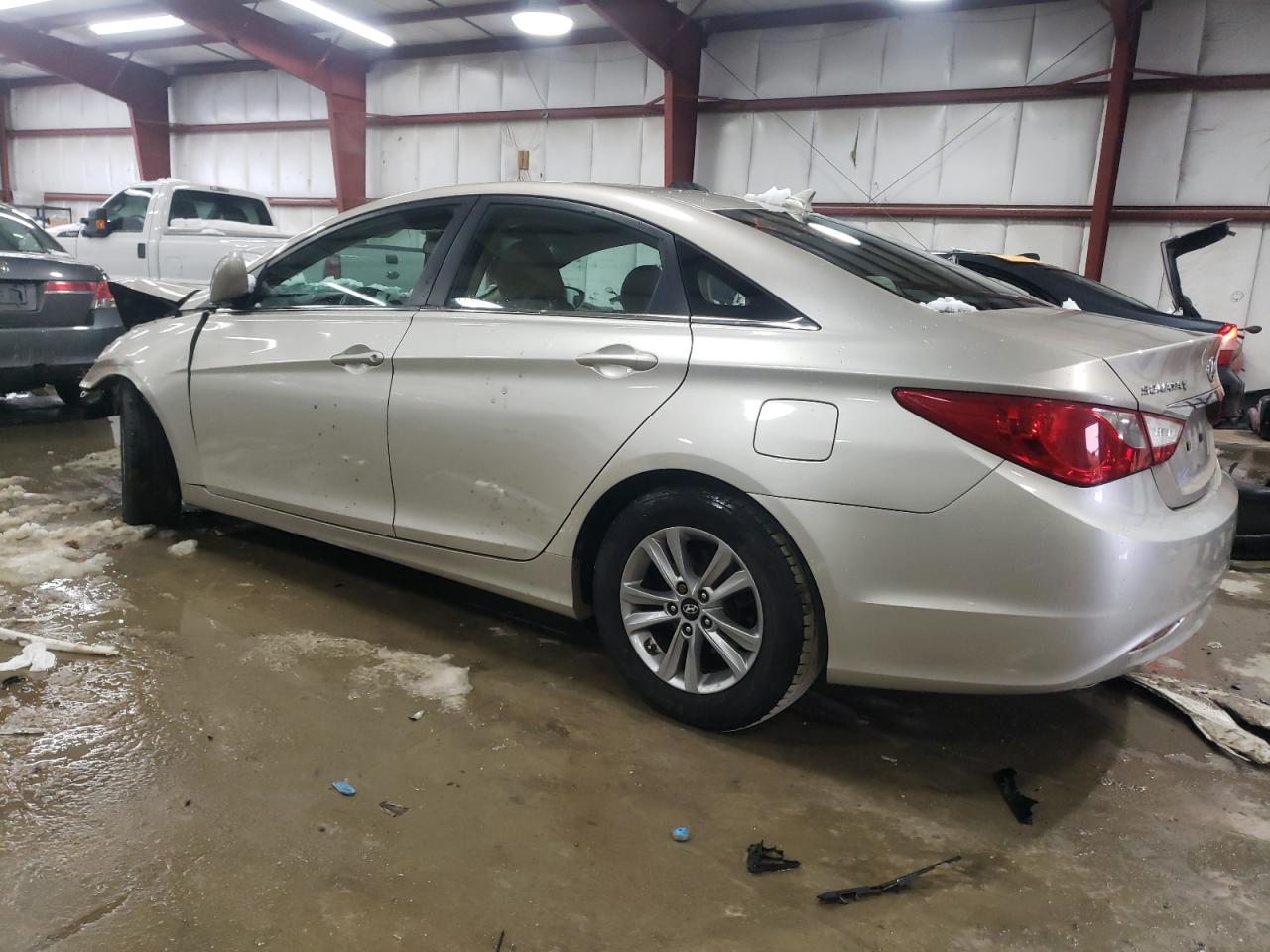 2011 Hyundai Sonata - Image 2