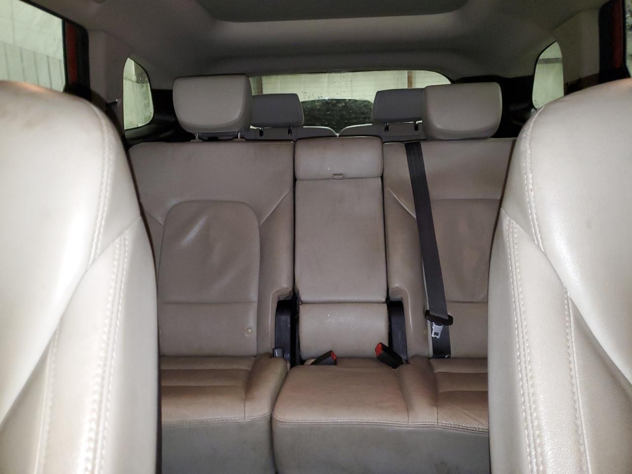 2017 Hyundai Santa Fe - Image 10
