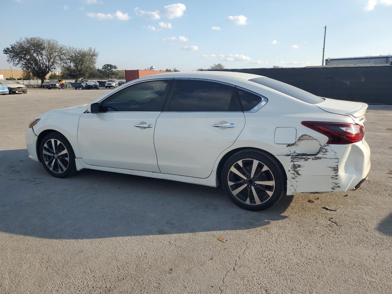 2017 Nissan Altima - Image 2