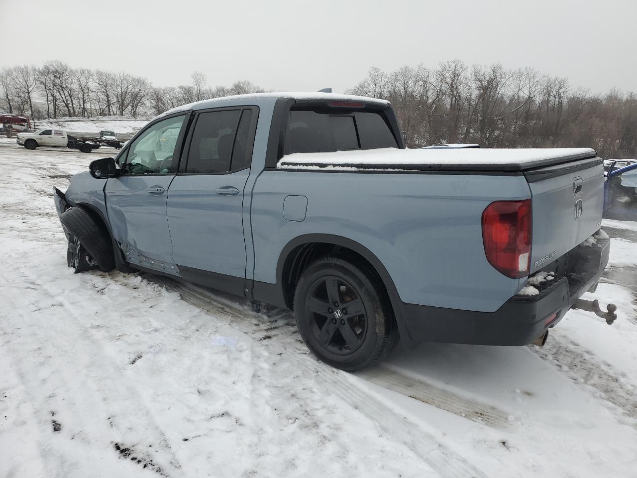 2022 Honda Ridgeline - Image 2