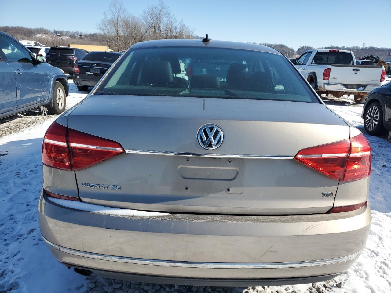 2016 Volkswagen Passat - Image 6