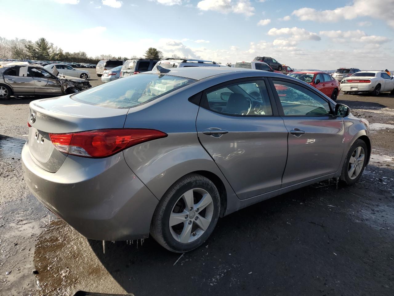2013 Hyundai Elantra - Image 3