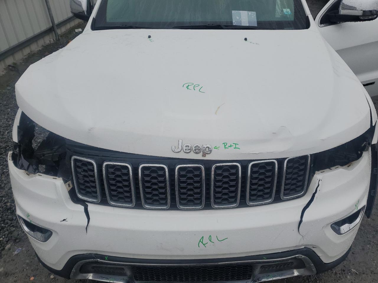 2017 Jeep Grand Cherokee - Image 11