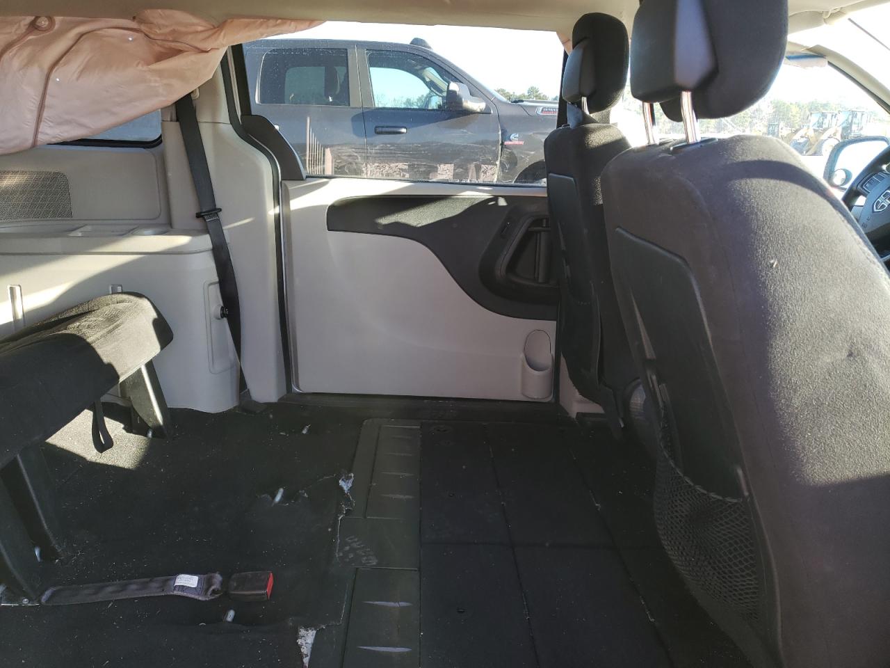 2014 Dodge Caravan - Image 11