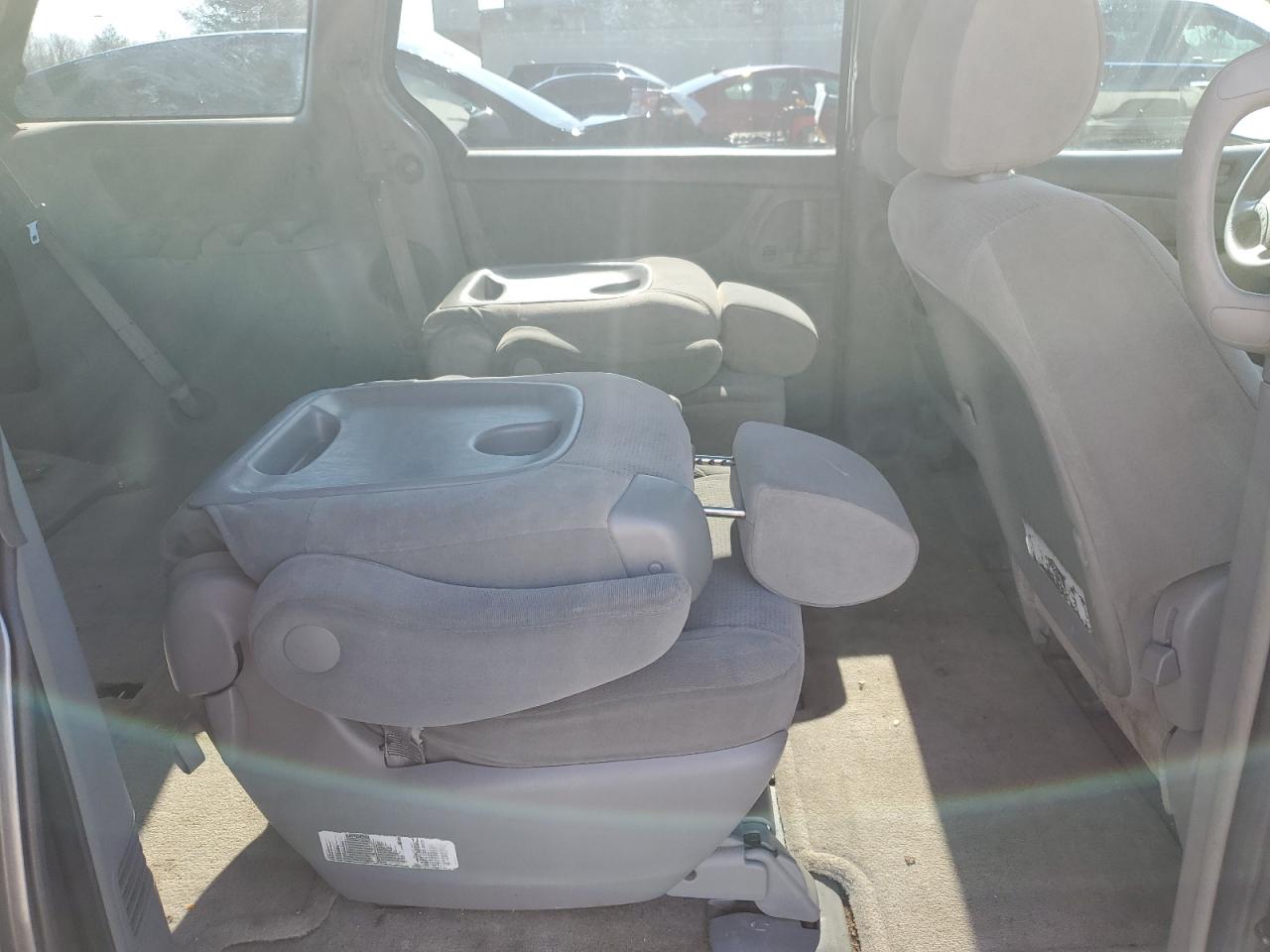 2005 Toyota Sienna - Image 11