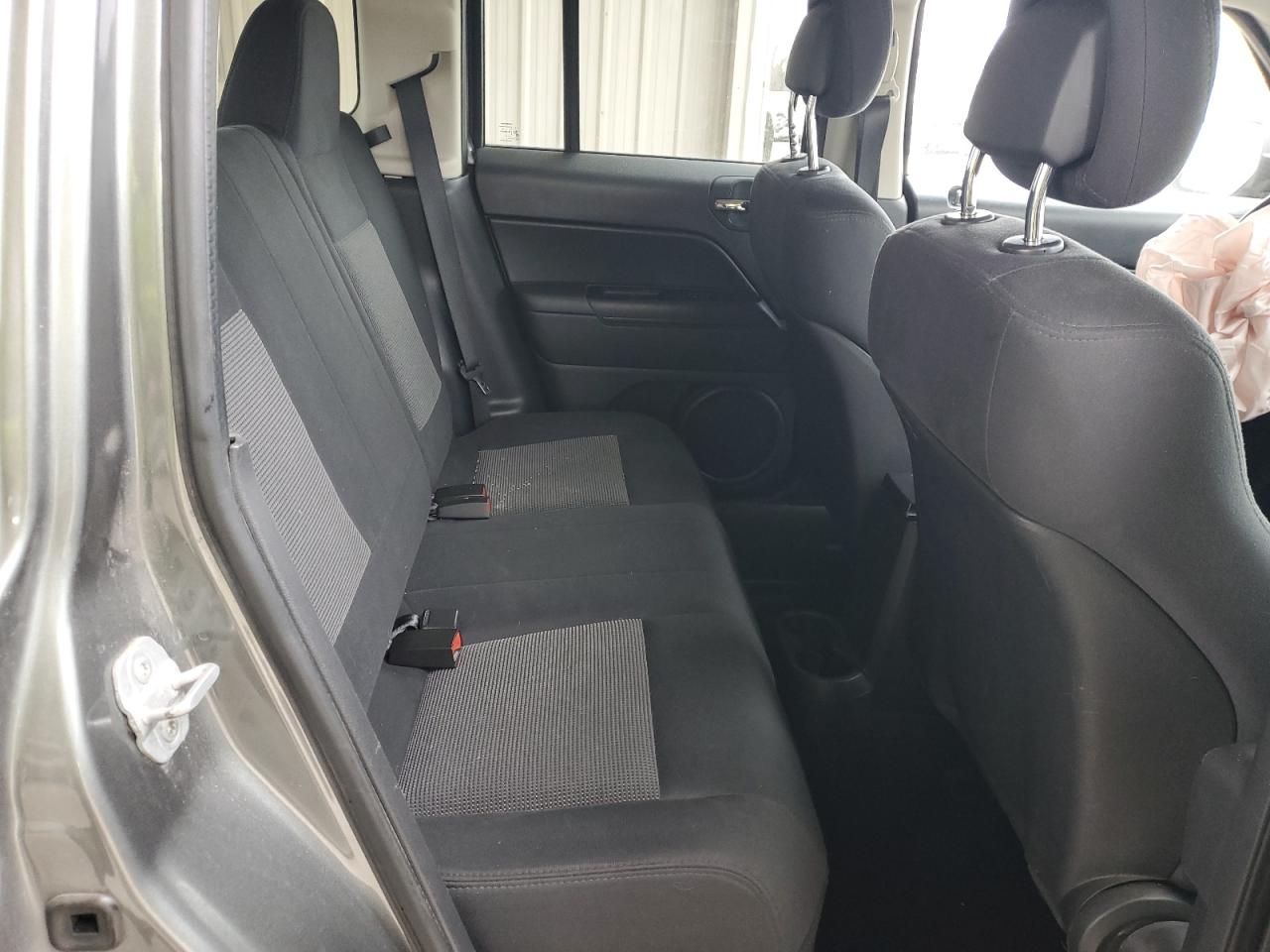 2012 Jeep Liberty (Patriot) - Image 11