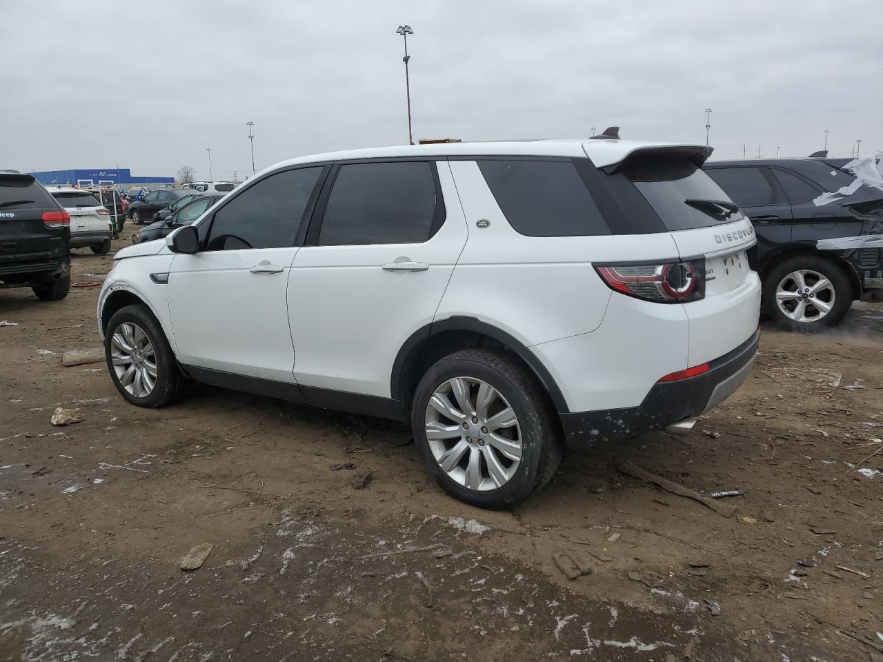 2016 Land Rover Discovery - Image 2