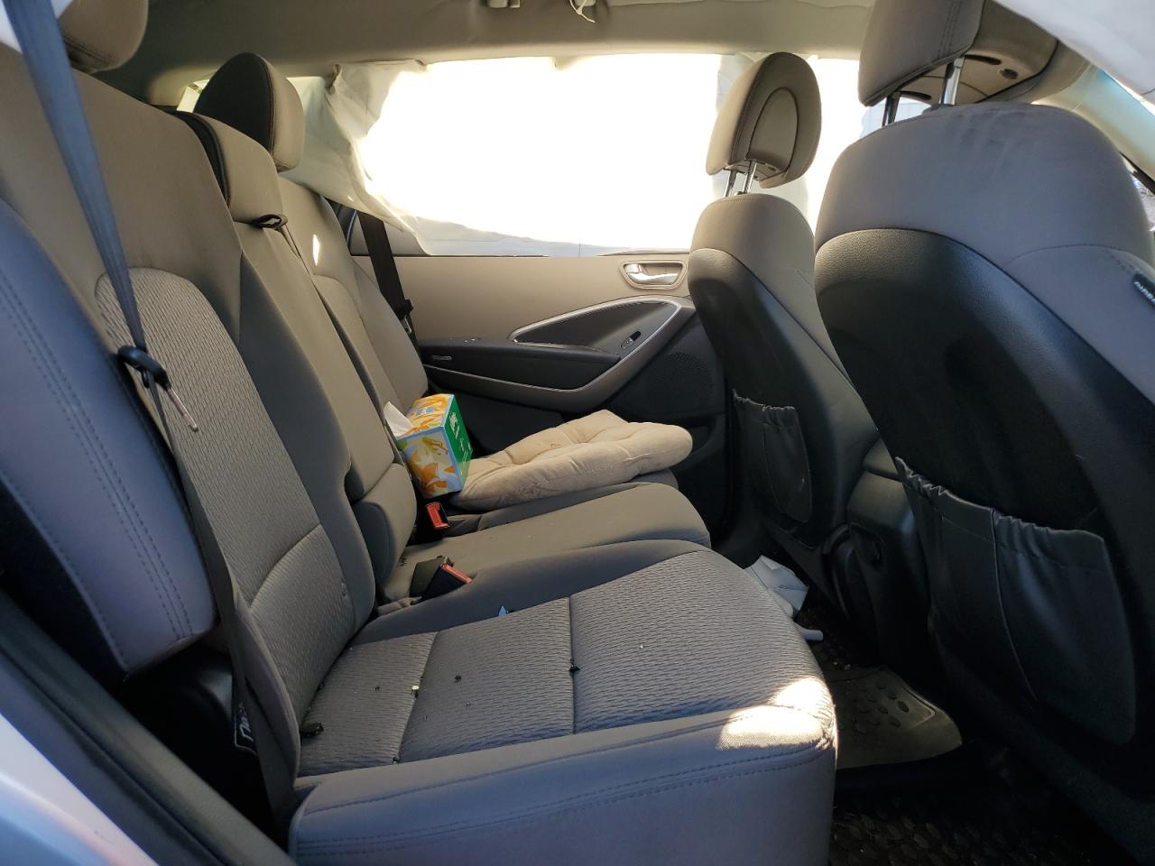 2016 Hyundai Santa Fe - Image 11