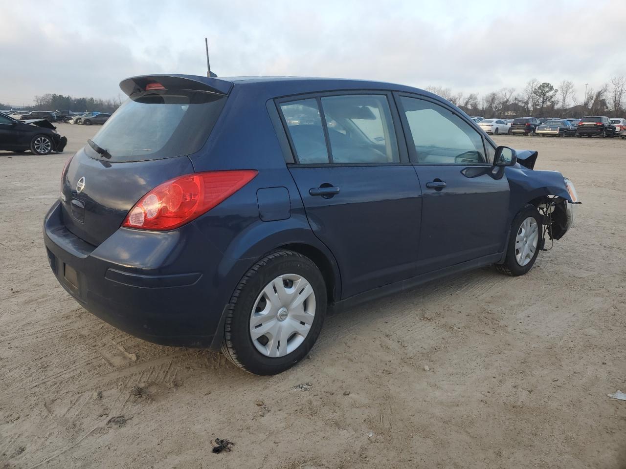 2012 Nissan Versa - Image 3