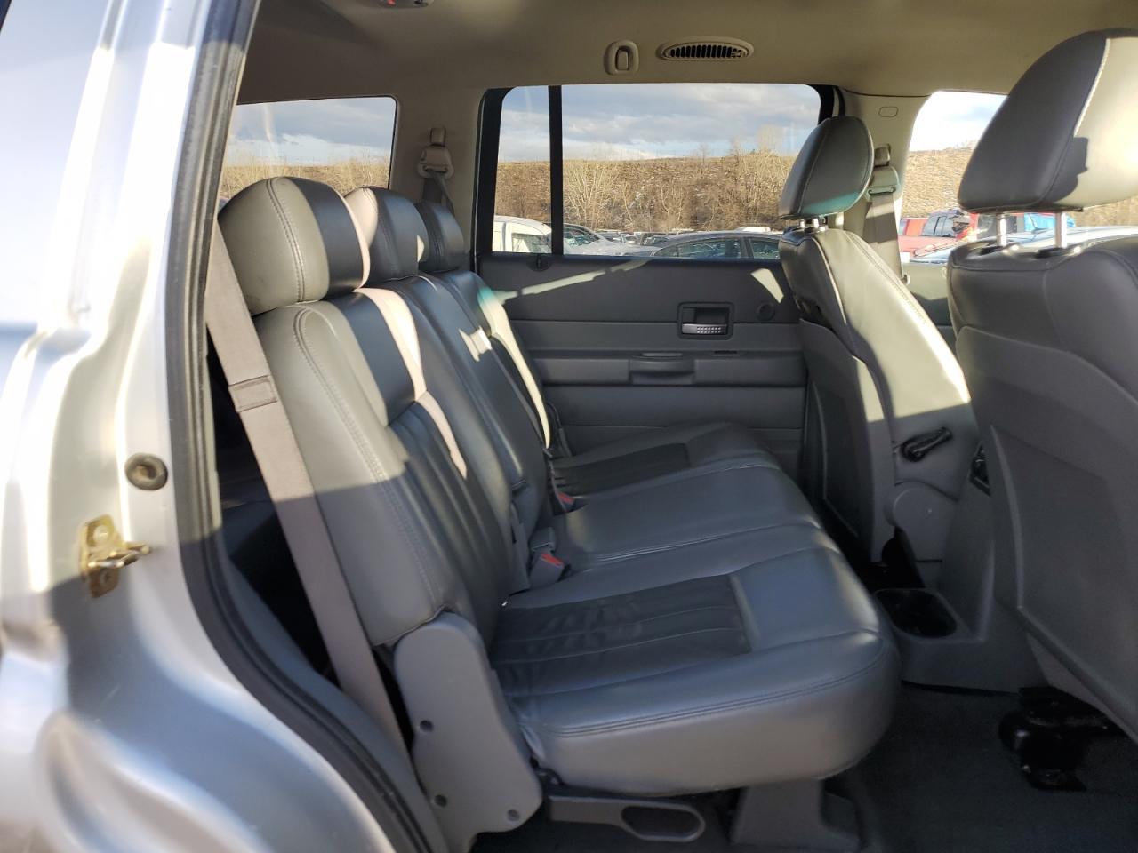 2005 Dodge Durango - Image 11