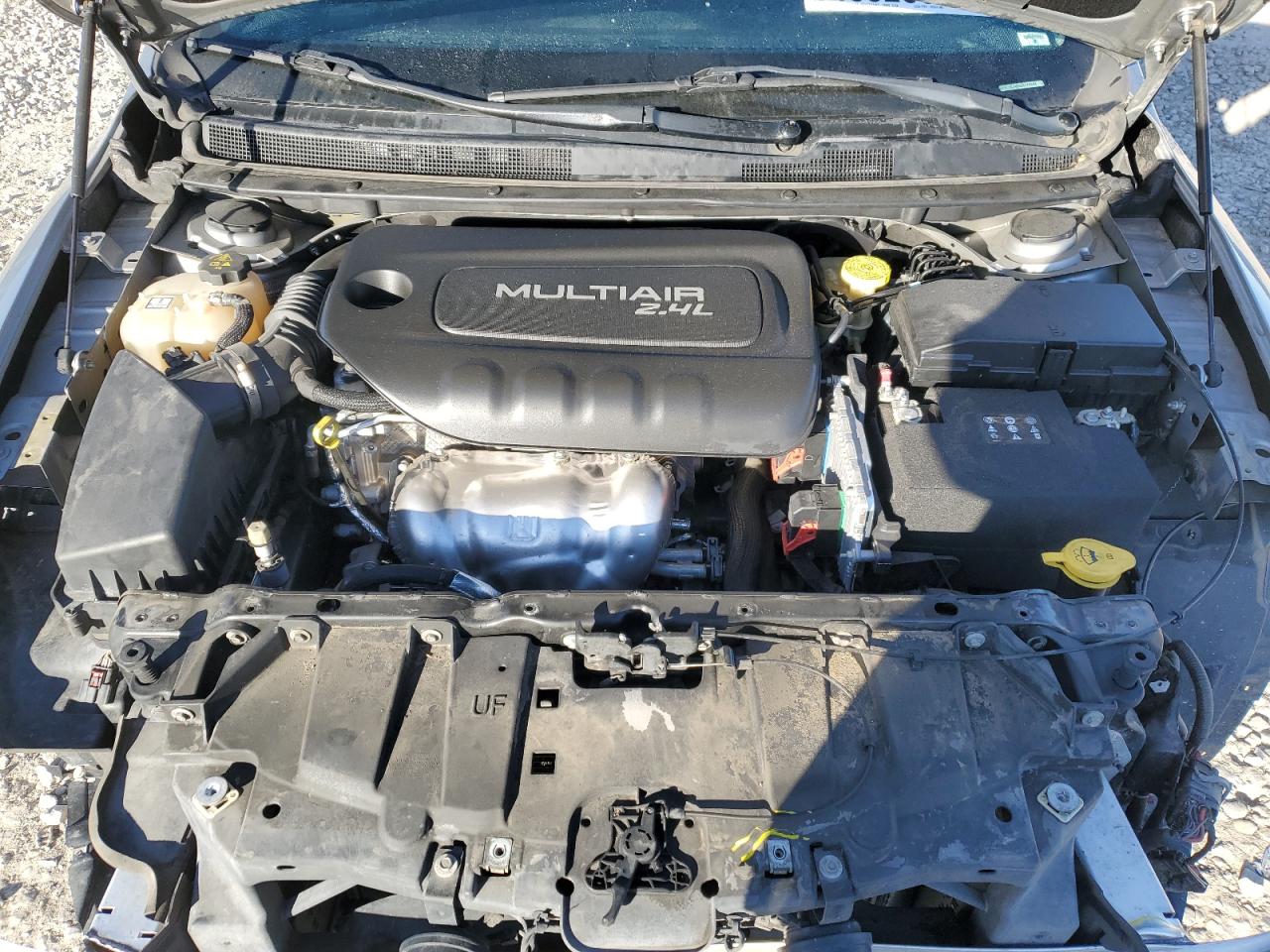 2016 Chrysler 200 - Image 11