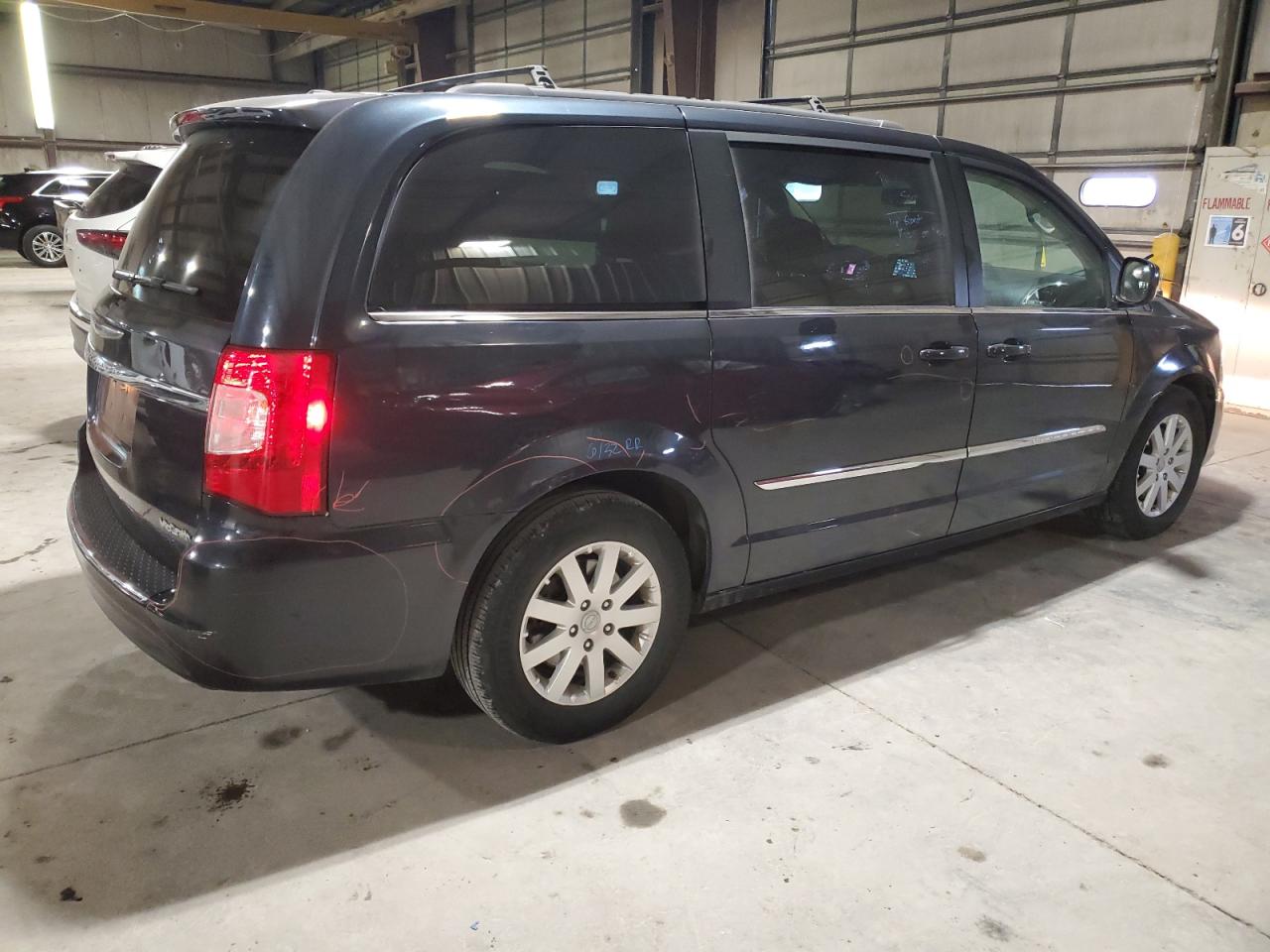 2014 Chrysler Town & Country - Image 3