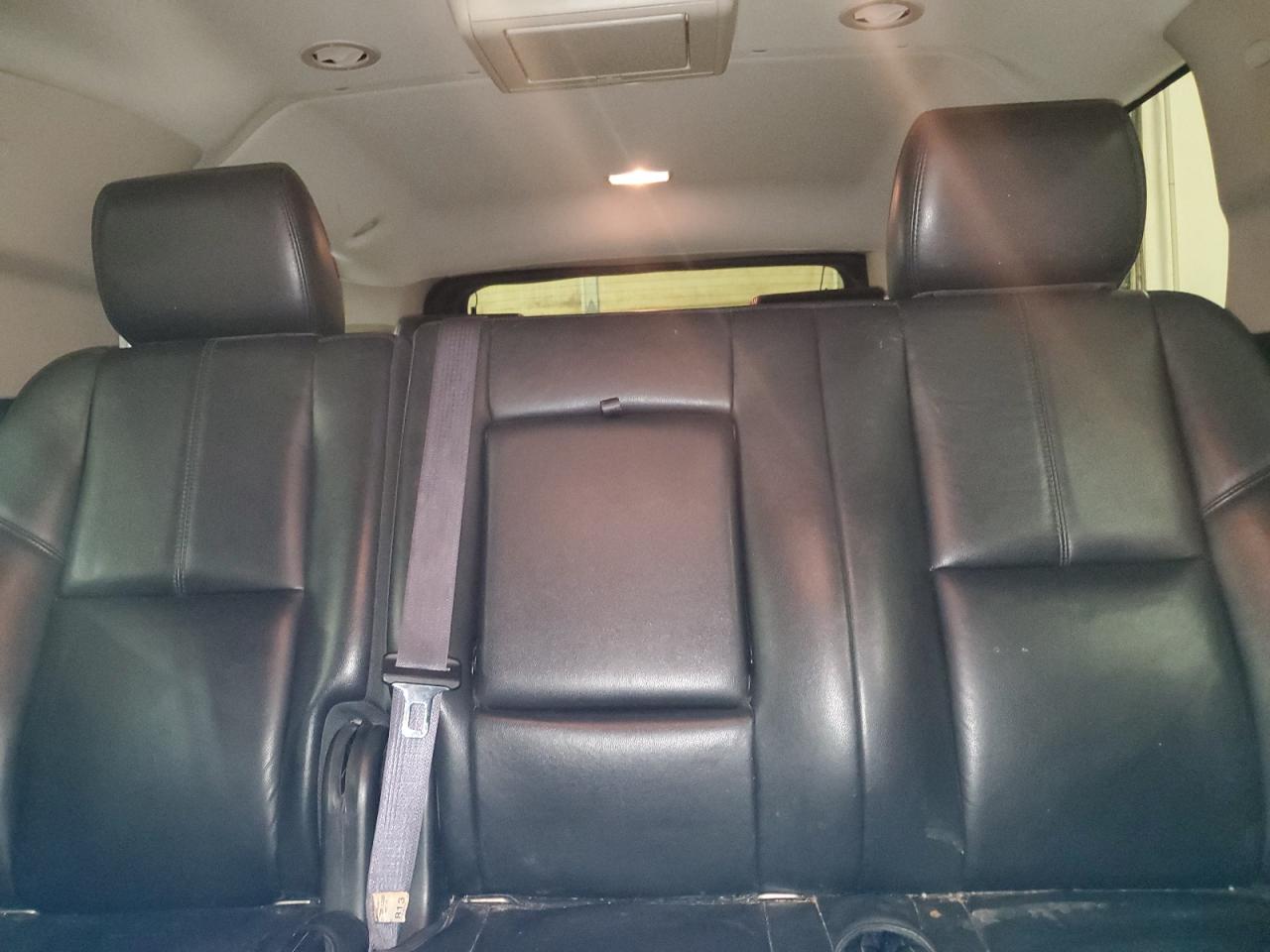 2014 Chevrolet Suburban - Image 10