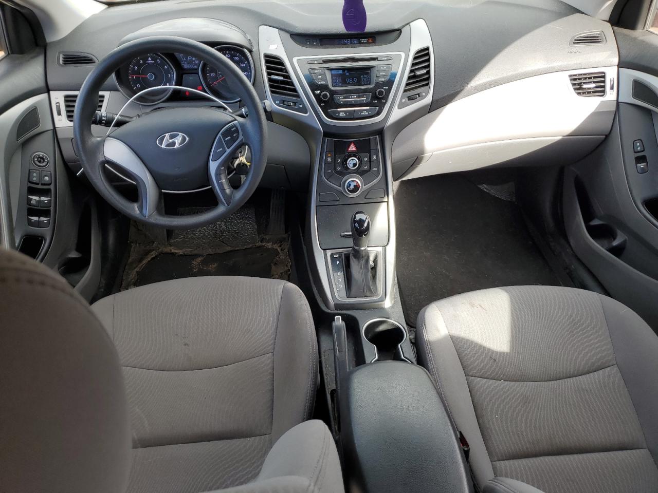 2016 Hyundai Elantra - Image 8