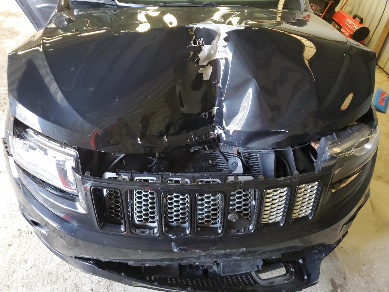 2015 Jeep Grand Cherokee - Image 12