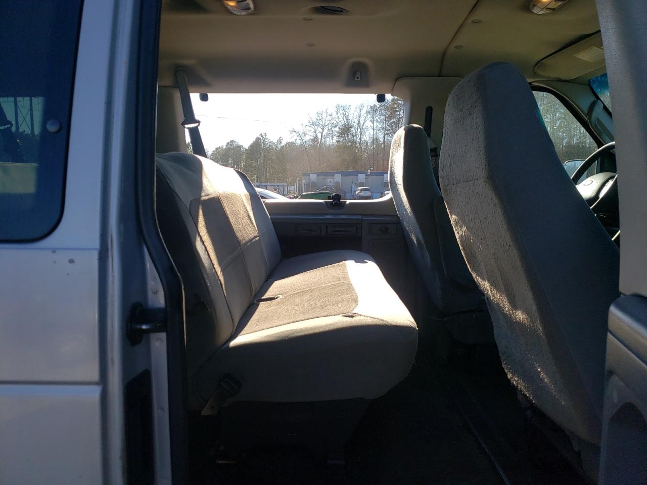 2006 Ford Econoline - Image 11