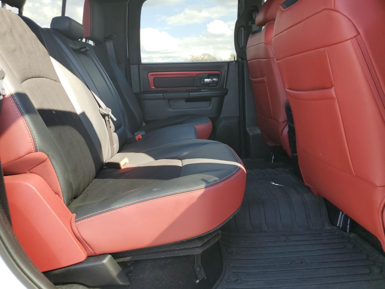 2016 RAM 1500 - Image 10