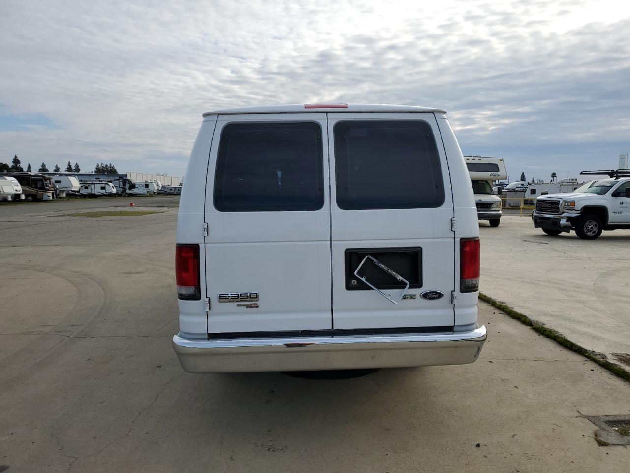 2014 Ford Econoline - Image 6