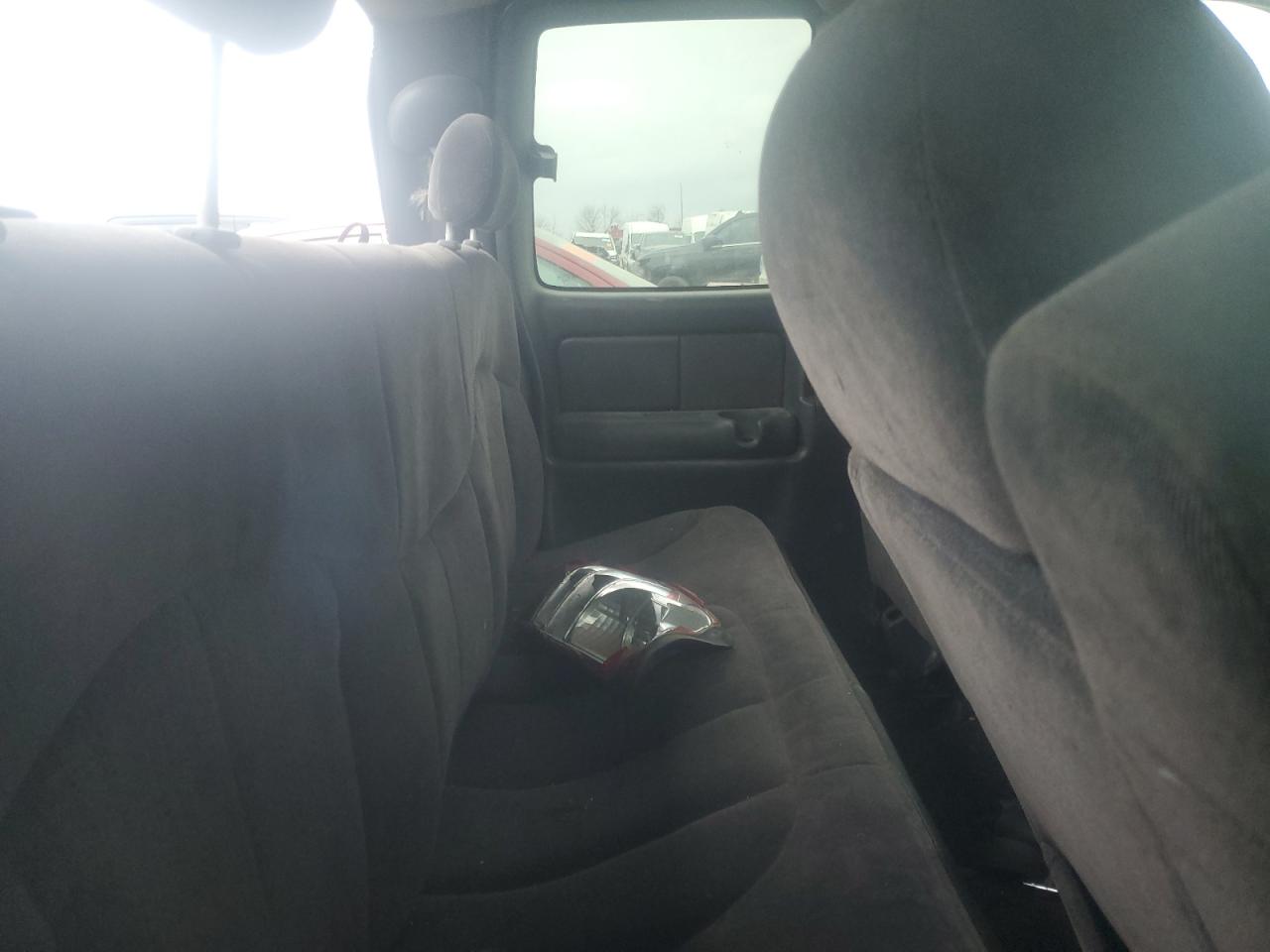 2002 Chevrolet Silverado - Image 10