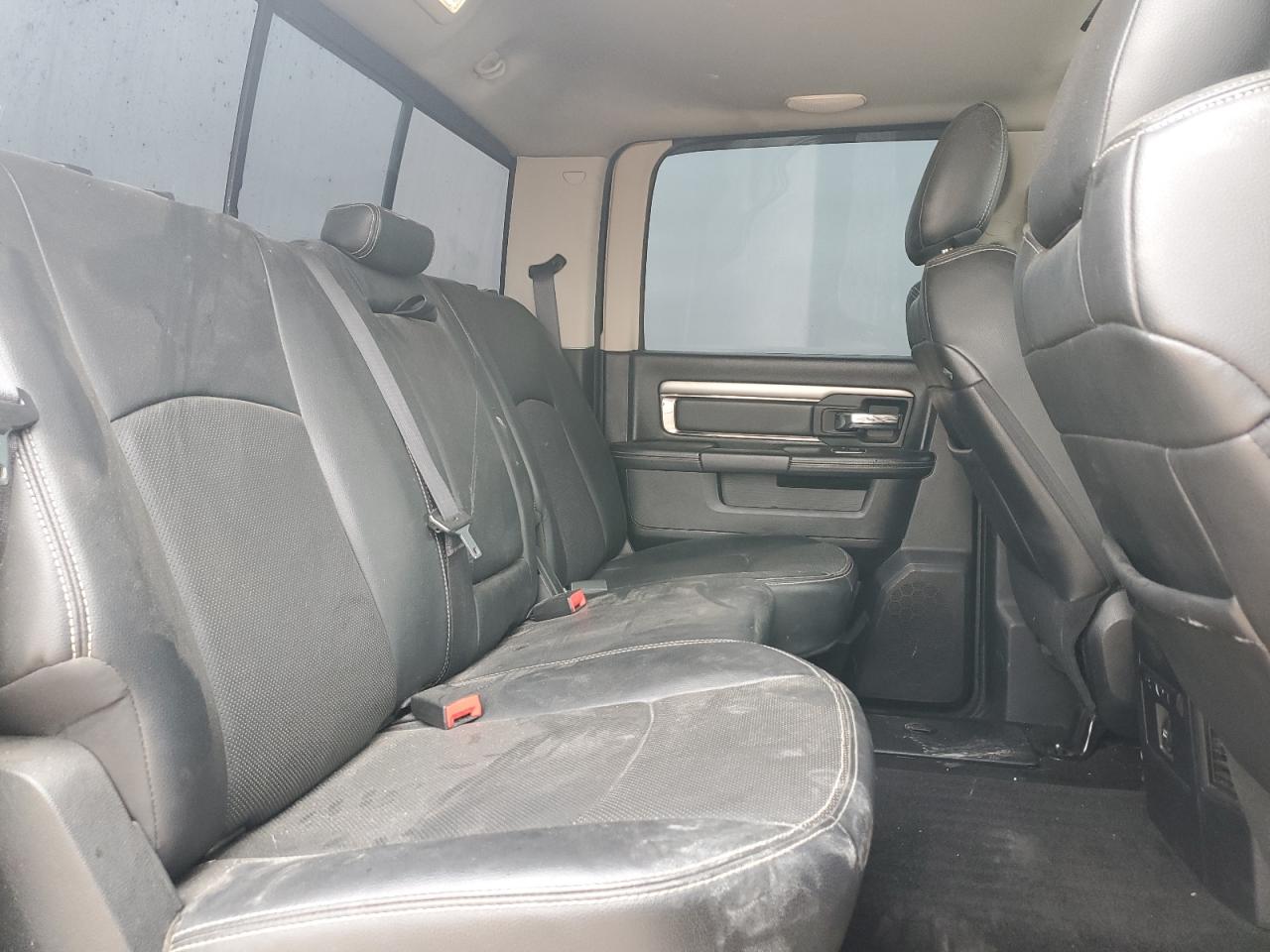 2015 RAM 1500 - Image 10