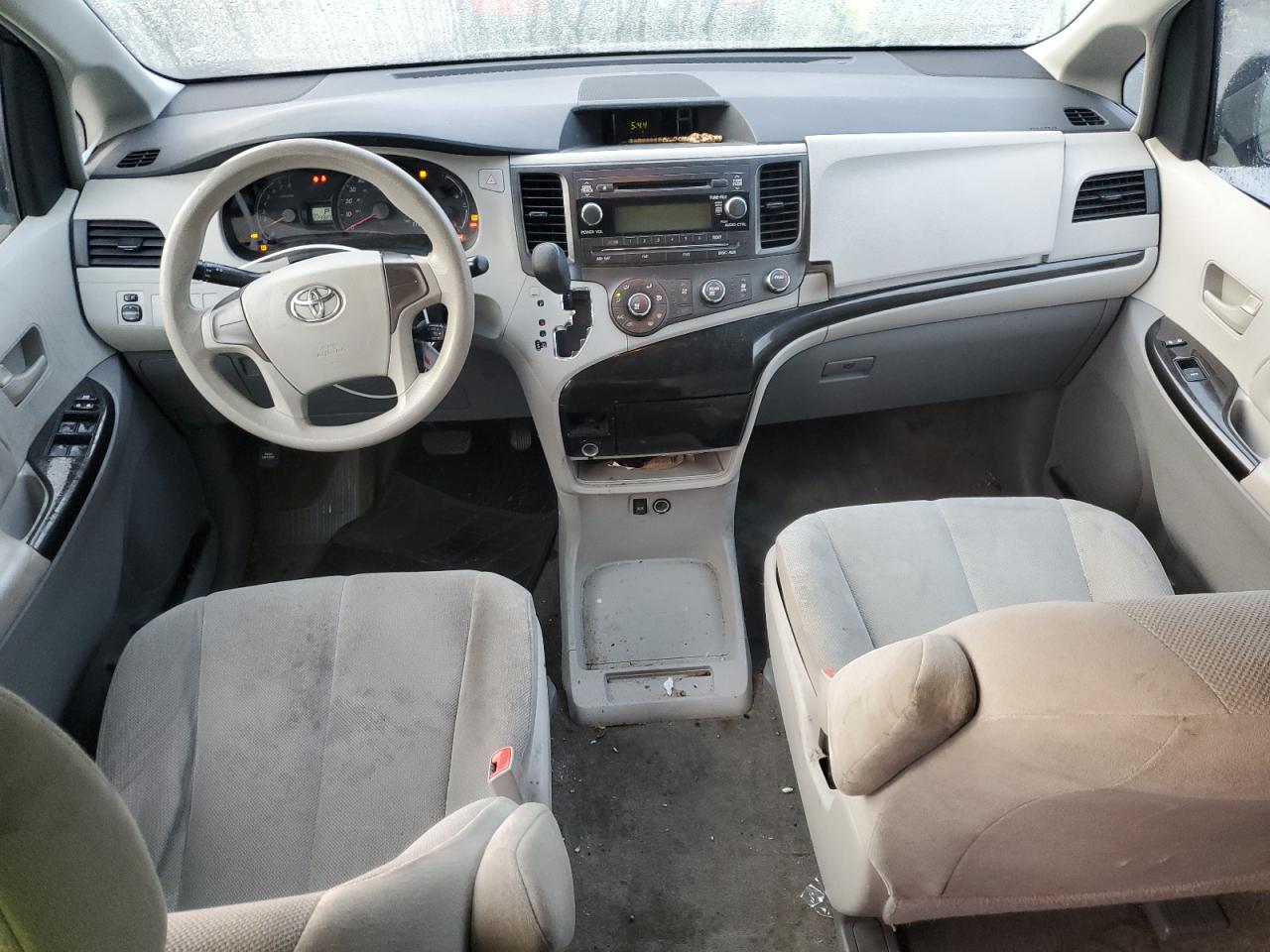 2012 Toyota Sienna - Image 8