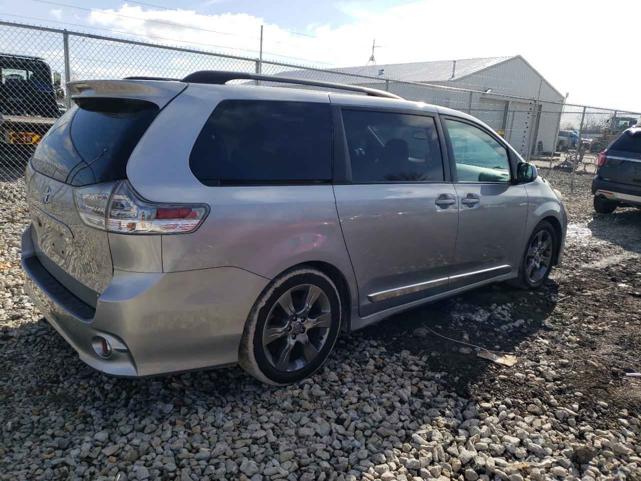 2012 Toyota Sienna - Image 3