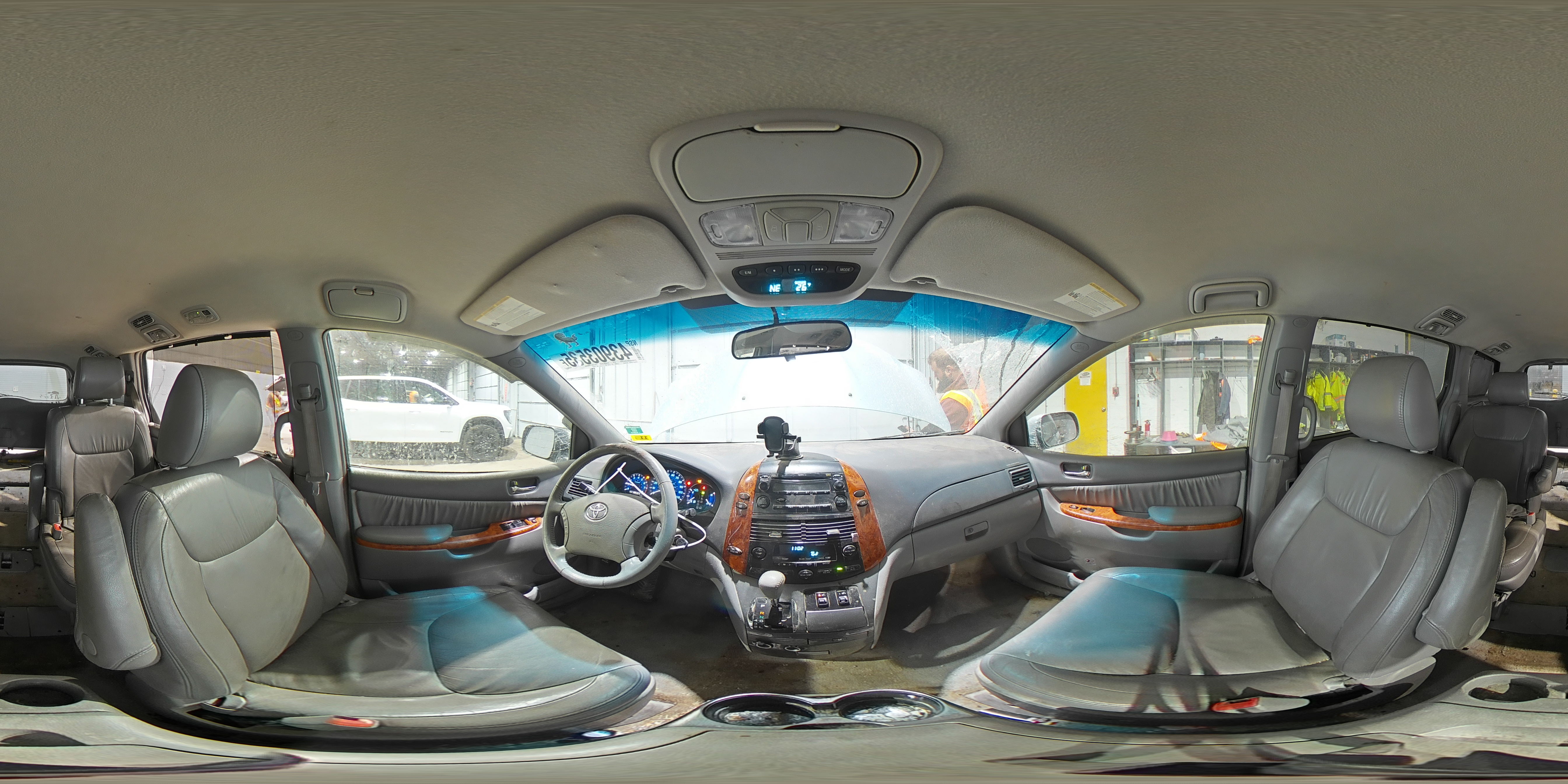 2009 Toyota Sienna - Image 14