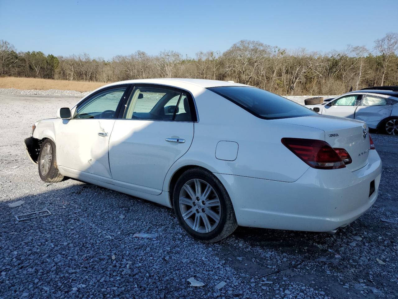 2009 Toyota Avalon - Image 2