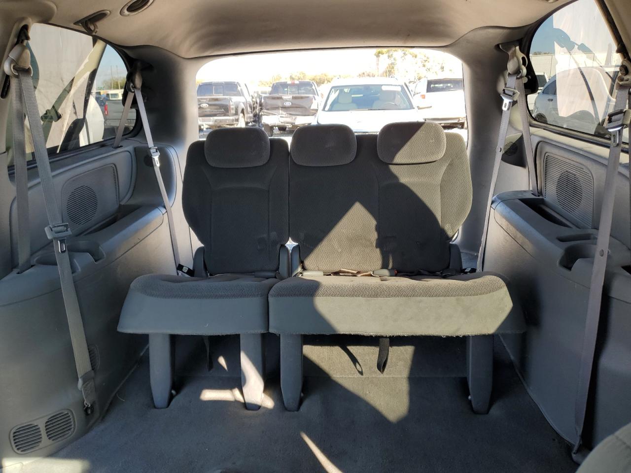 2005 Chrysler Town & Country Lx VIN: 2C4GP44RX5R553133 Lot: 46143045