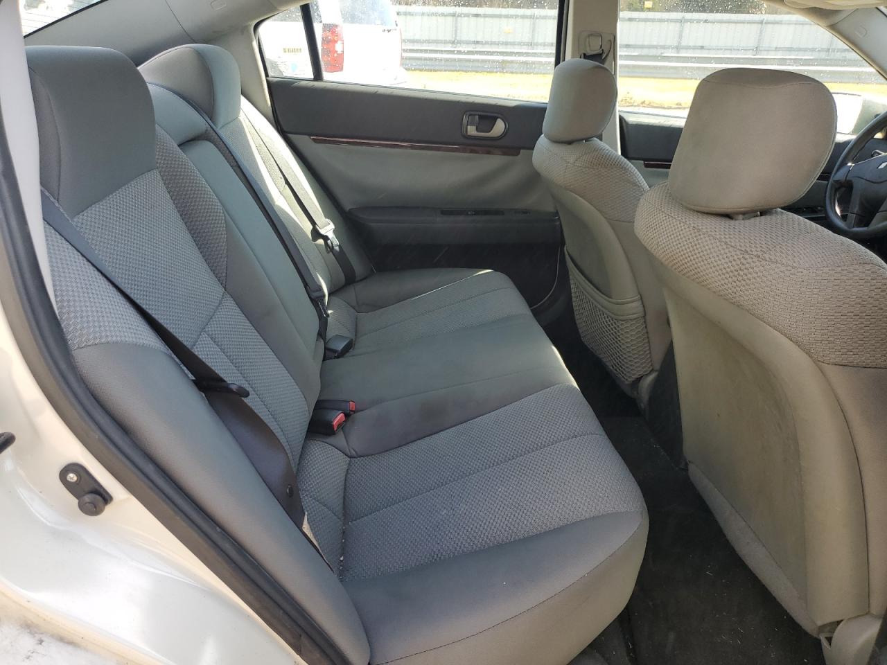 2009 Mitsubishi Galant - Image 10