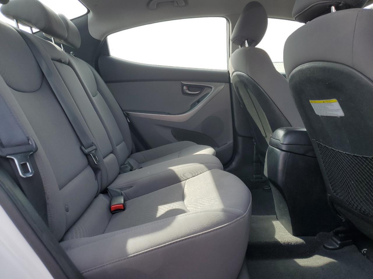 2015 Hyundai Elantra - Image 10
