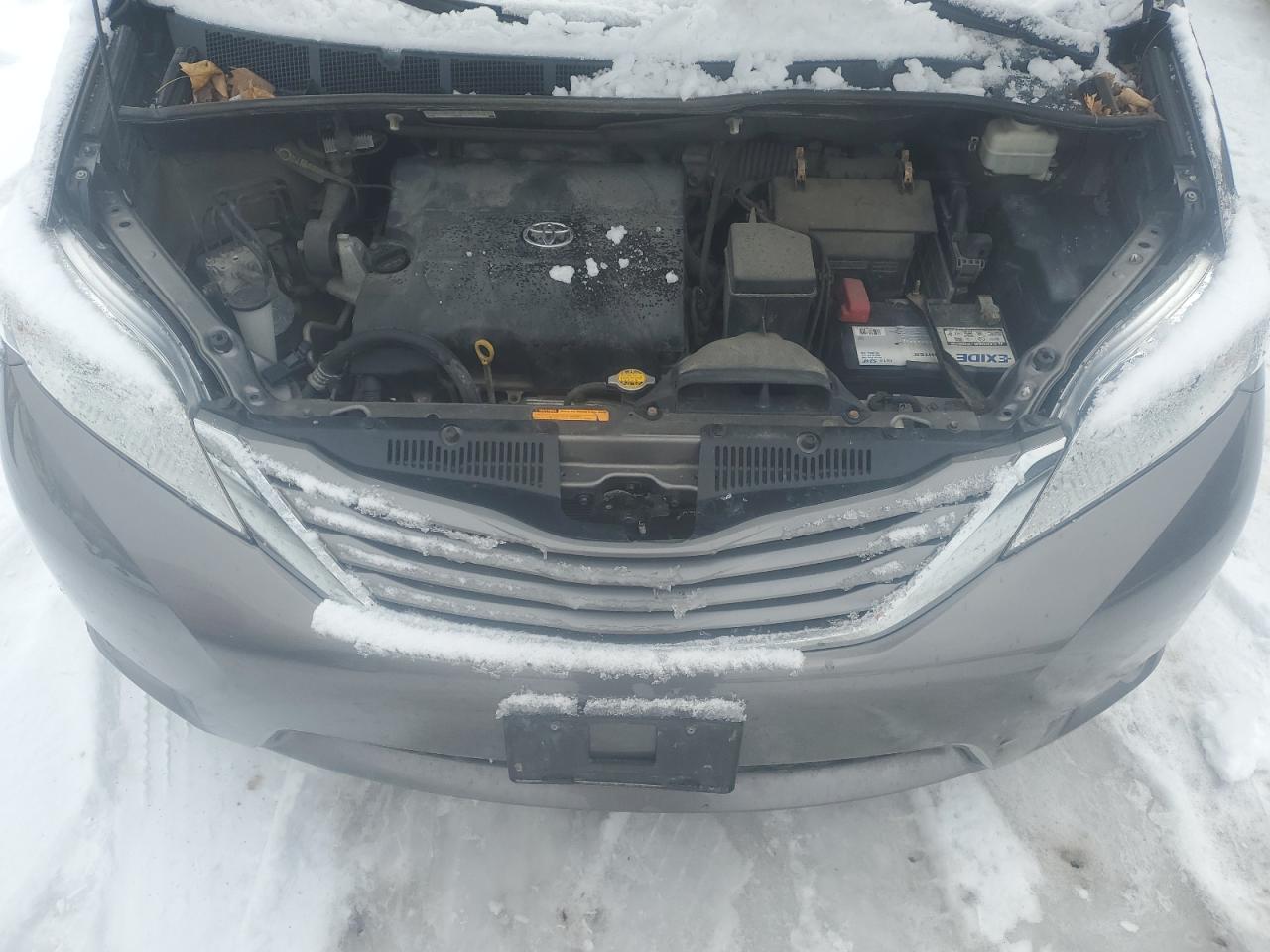 2014 Toyota Sienna - Image 12