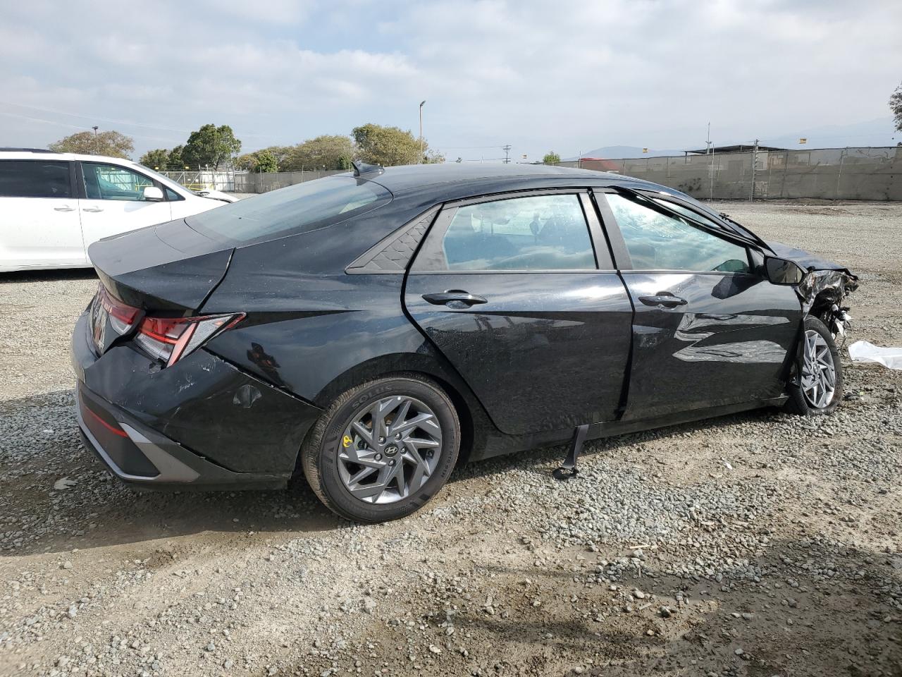 2024 Hyundai Elantra - Image 3