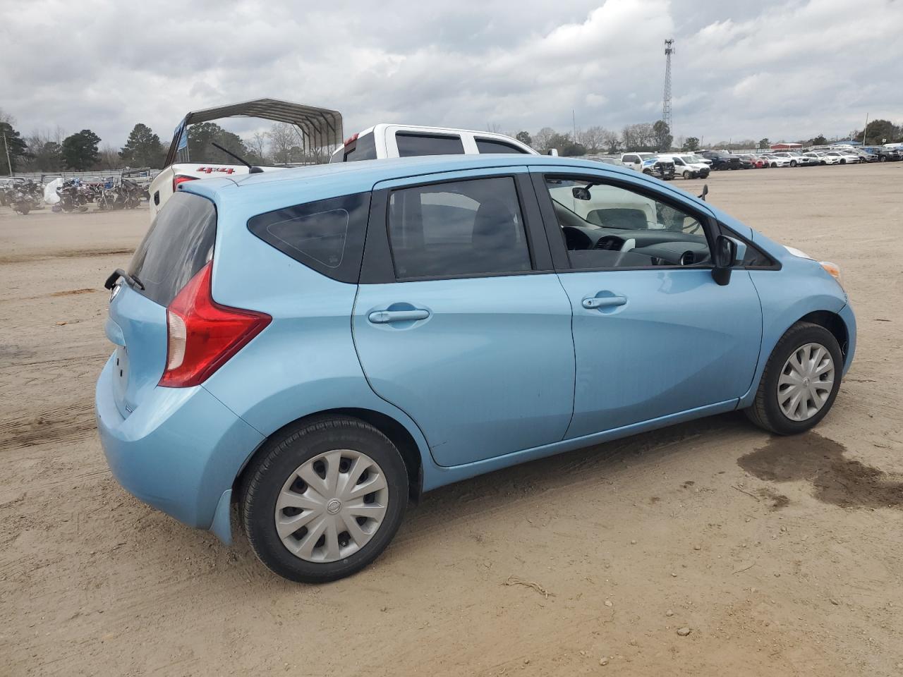 2015 Nissan Versa - Image 3